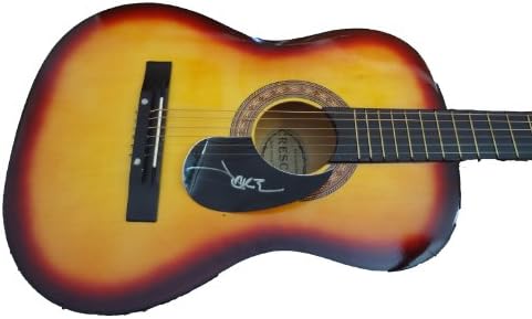 Jake Owen potpisao je akustičnu gitaru pune veličine sa autogramom, sliku Jakea koji potpisuje za nas, PSA / DNK autentifikaciju,