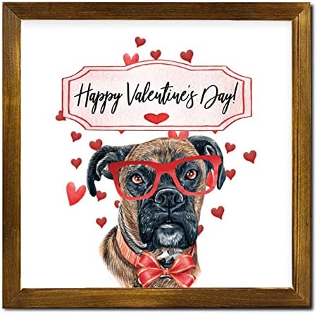 Pas sa crvenim naočalama i ljubavnim srcem koji se uokviruje sa drvenim potpisom kućnog ljubimca Sretan Valentinovo Farmu Rustikalni